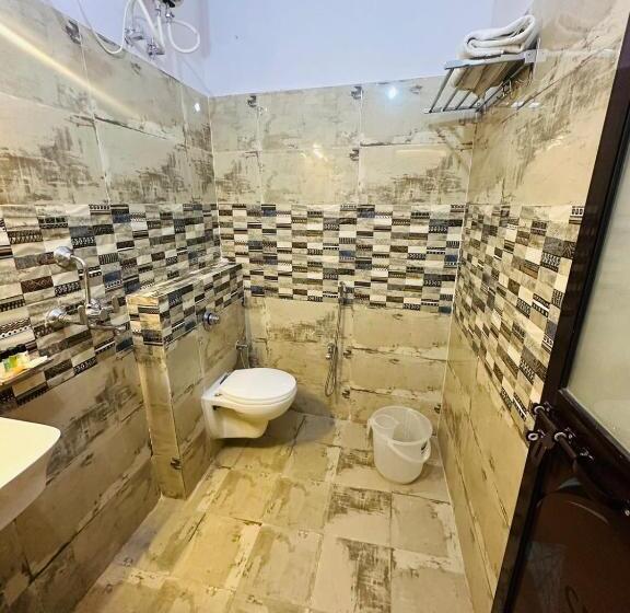 غرفة ديلوكس, Psr Prem Shobha Residency ! Varanasi Fully Air Conditioned Hotel At Prime Location With Off Site P