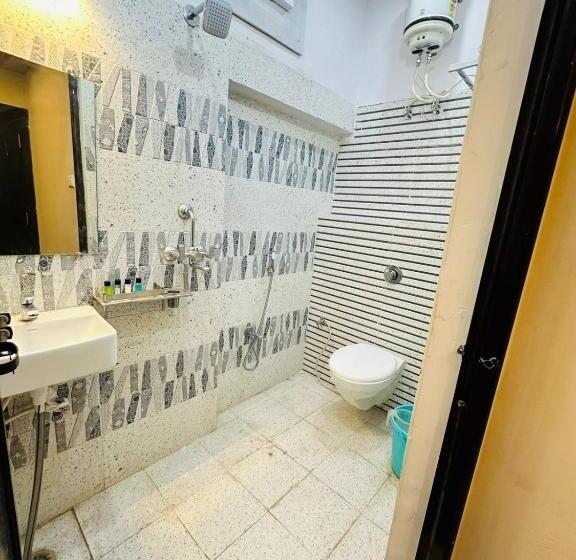 غرفة إقتصادية, Psr Prem Shobha Residency ! Varanasi Fully Air Conditioned Hotel At Prime Location With Off Site P