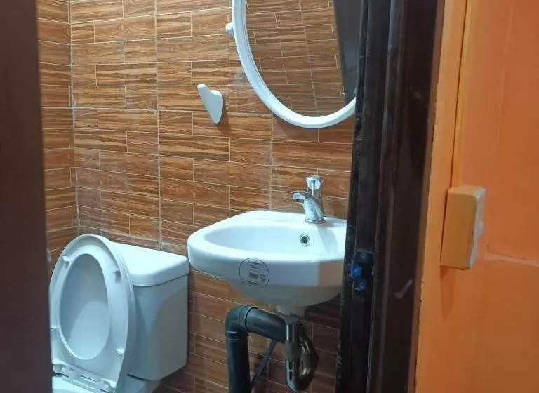 اتاق خانوادگی, Sevenne Inn Transient House