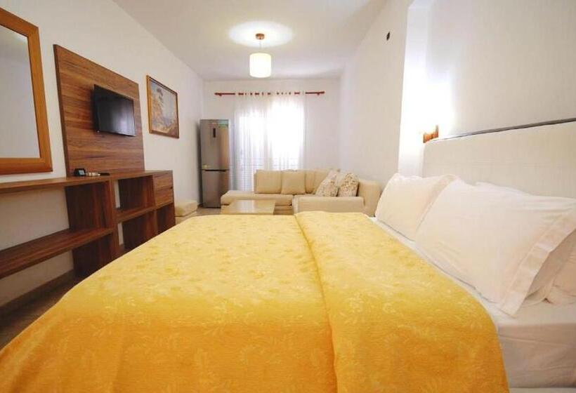 سوییت جونیور با بالکن, Grecce