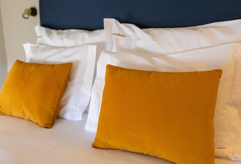 패밀리 룸, Mastro Discoveries And Memories