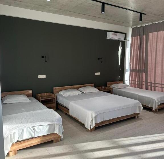 اتاق استاندارد چهار تخته, Paradiso Kobuleti