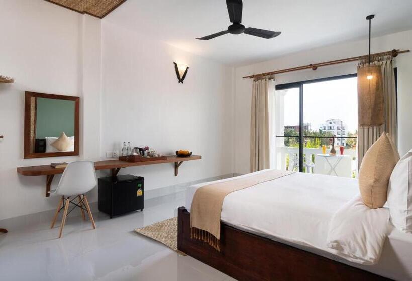 סוויטה נוף לבריכה, The Jungle