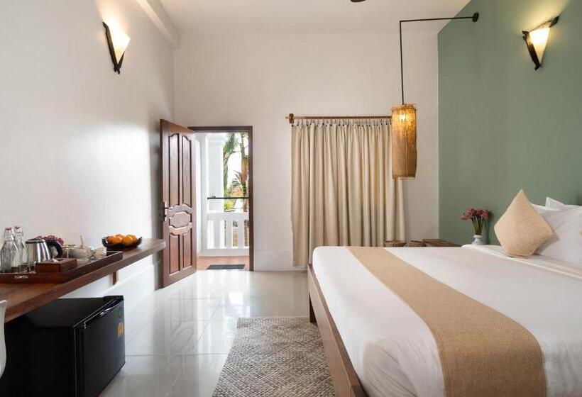 חדר דלוקס עם מרפסת, The Jungle