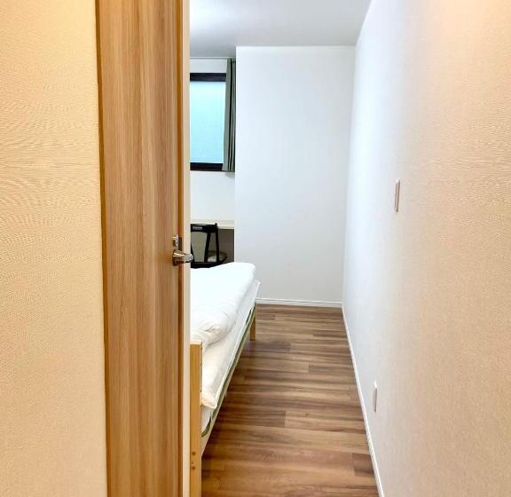 غرفة قياسية, Little Garden