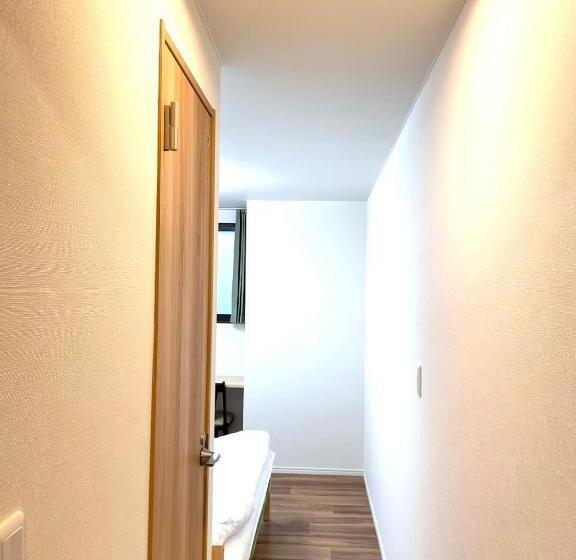 غرفة قياسية, Little Garden