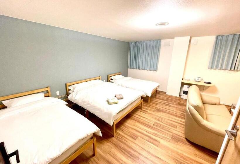 غرفة عائلية, Little Garden