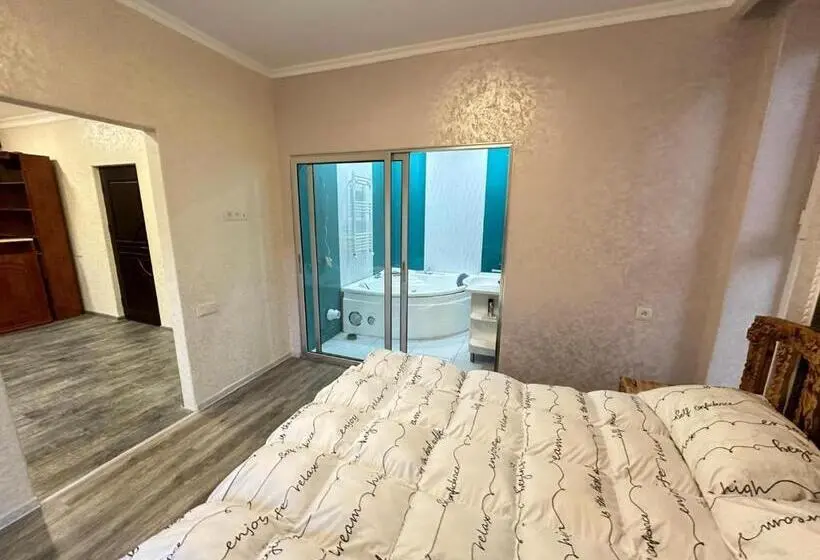 سوییت با چشم‌انداز کوه, Mountain View Villa
