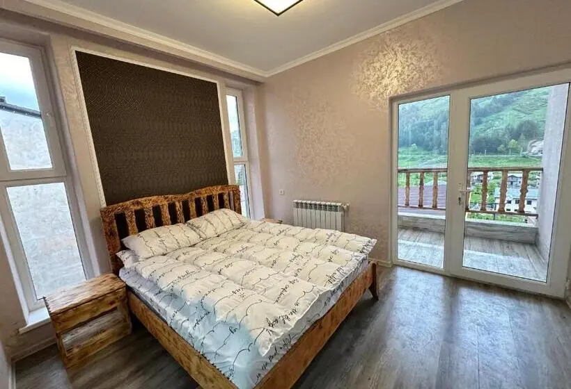 سوییت با چشم‌انداز کوه, Mountain View Villa