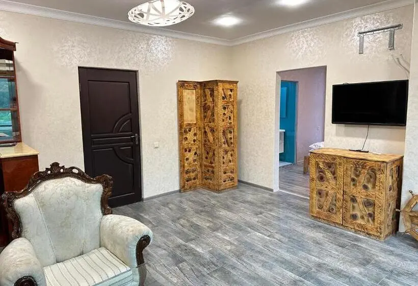 سوییت با چشم‌انداز کوه, Mountain View Villa