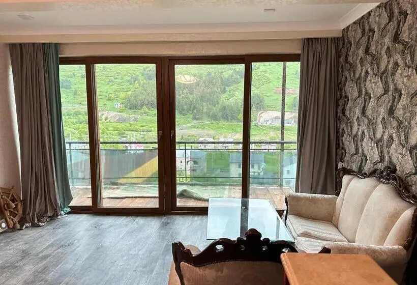 سوییت با چشم‌انداز کوه, Mountain View Villa