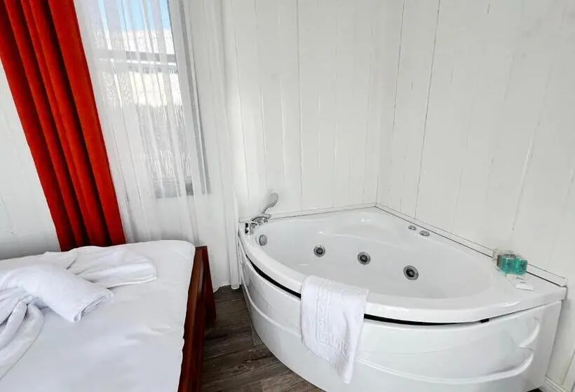 Standard-huone Allasnäkymä, Aden Garden Otel