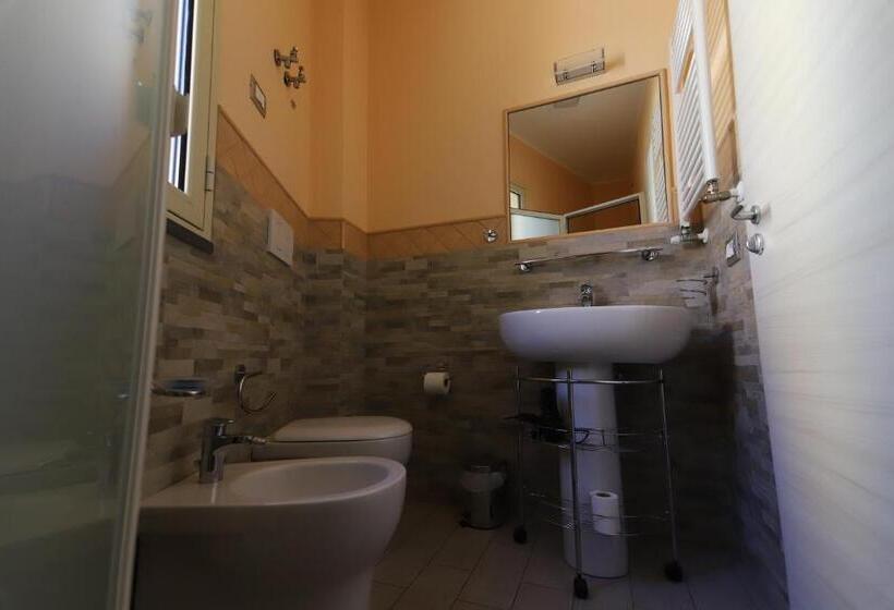 스탠다드 싱글 룸, Le Tre Stelle