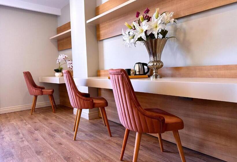 اتاق سه نفره دلوکس با چشمانداز دریا, Frezya Exclusively Women