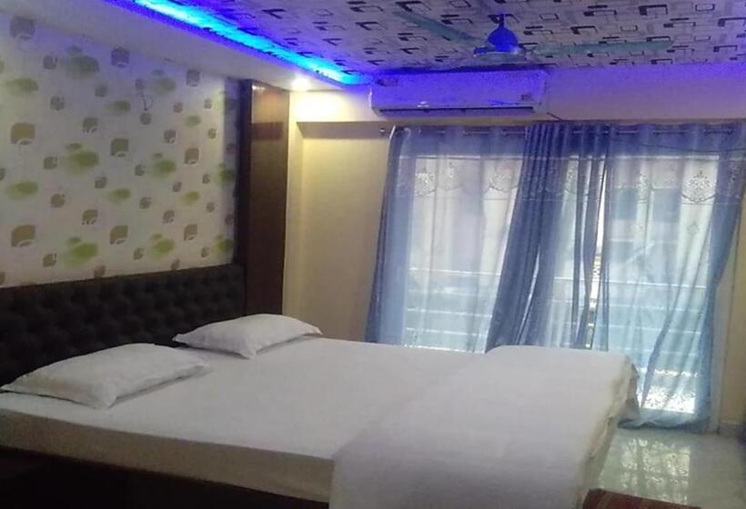 اتاق لوکس, Goroomgo Hotel Arya Palace Puri Near Sea Beach   Luxury And Spacious Room With Parking Facilities
