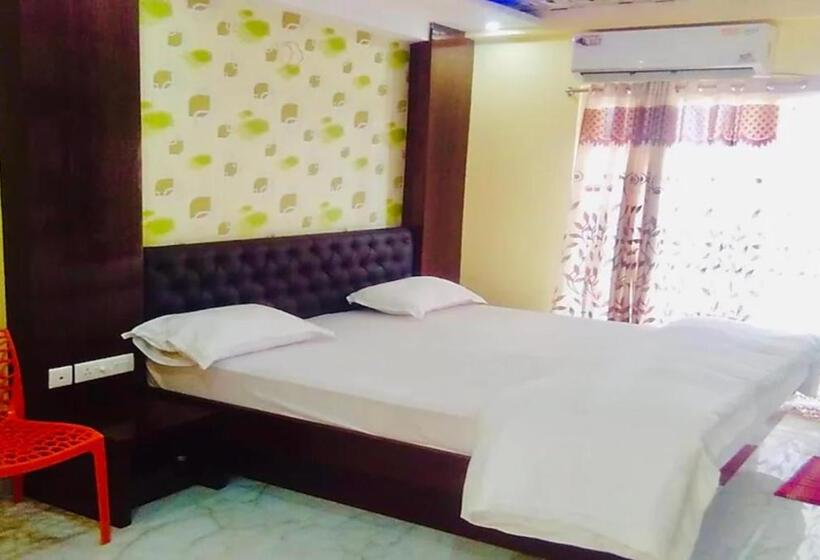 اتاق استاندارد با تخت بزرگ, Goroomgo Hotel Arya Palace Puri Near Sea Beach   Luxury And Spacious Room With Parking Facilities