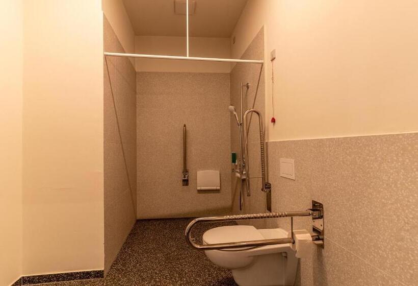 스탠다드 룸, Das Kittchen