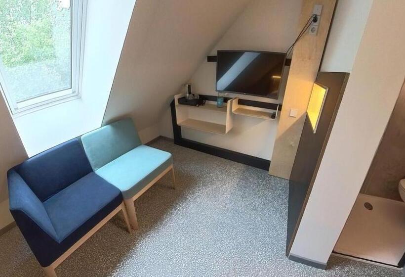 이코노미 룸, Das Kittchen