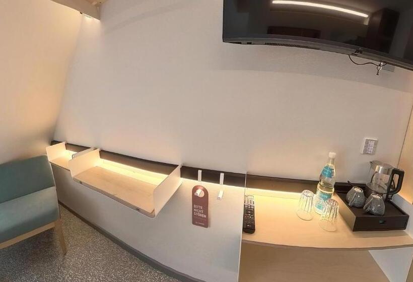 이코노미 룸, Das Kittchen