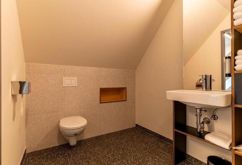 패밀리 룸, Das Kittchen