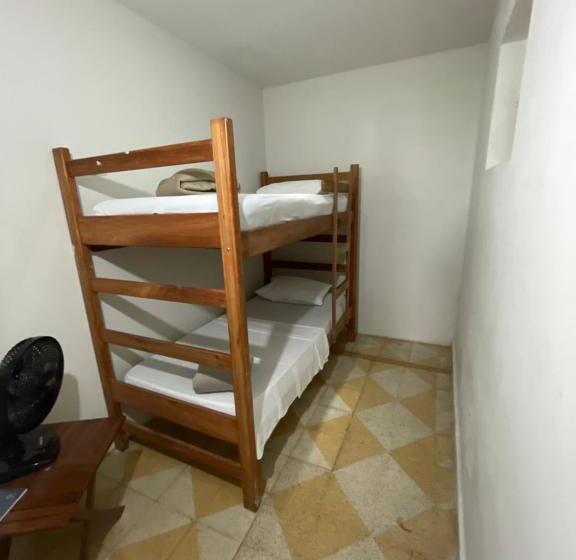 חדר אקונומי, Econômico