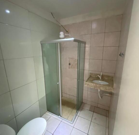 מיטה בחדר משותף, Econômico