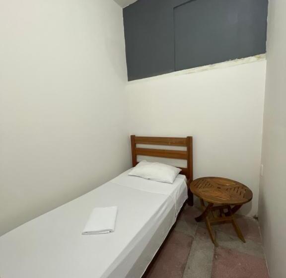 带共用卧室公用房间的床, Econômico