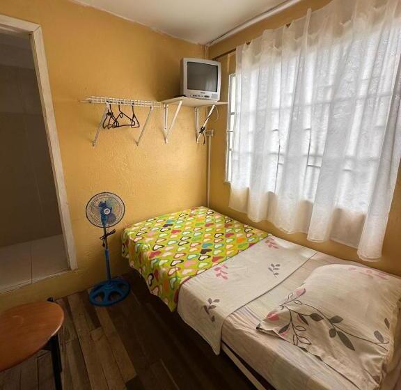 غرفة قياسية, El Patriarca