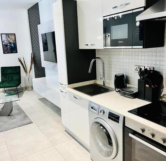 استودیوی استاندارد, The Signature Apartments By Gadma Consult