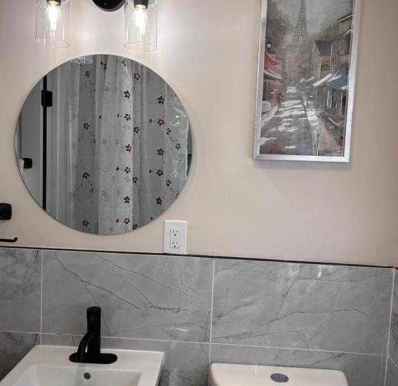 带共用浴室的标准房间, Cozy Multi Level House Private Level A, Irvington Nj