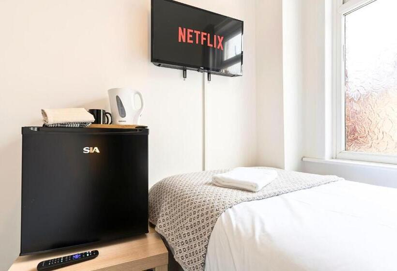 חדר סטנדרט יחיד, Suite #2   Central Location   Private Ensuite, Smart Tv, Fast Wifi And Free Parking   By Yoko Proper