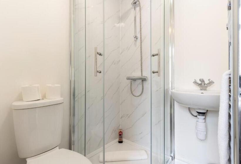 חדר סטנדרט יחיד, Suite #2   Central Location   Private Ensuite, Smart Tv, Fast Wifi And Free Parking   By Yoko Proper