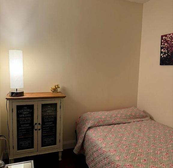 اتاق استاندارد با سرویس بهداشتی مشترک, The Central Park By Broadway