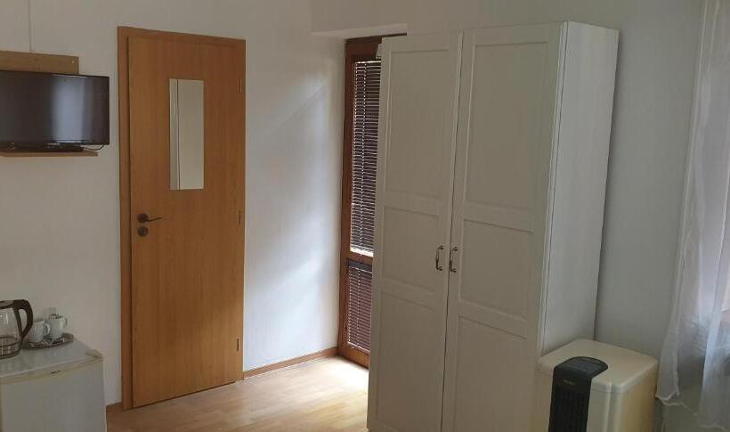 اتاق لوکس با بالکن, Radio Hotel Bratislava