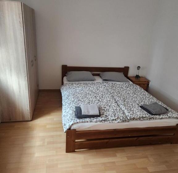 استودیوی استاندارد, Radio Hotel Bratislava