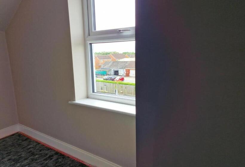 דירת שני חדרים, The Olive Tree Apart