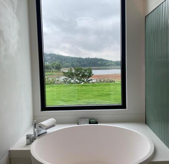 Номер Стандарт Вид на Озеро, 钓鱼台毕加索酒店