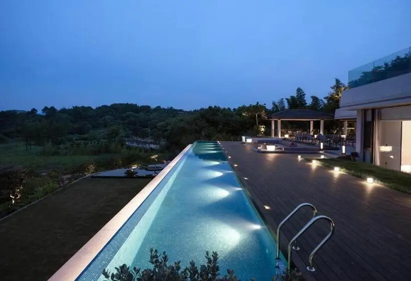 Suite with lake view, 钓鱼台毕加索酒店