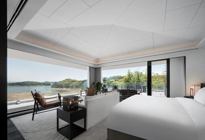Suite with lake view, 钓鱼台毕加索酒店
