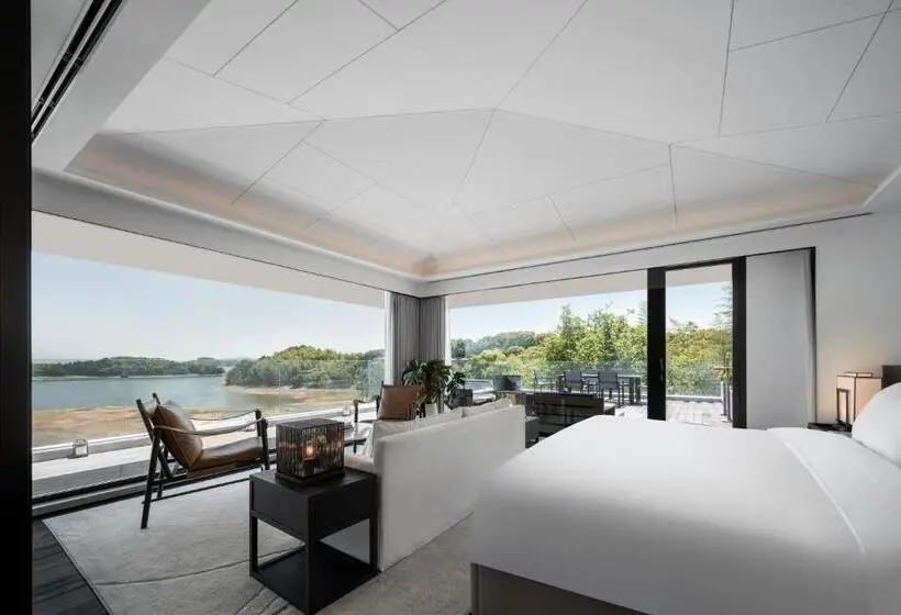 Suite with lake view, 钓鱼台毕加索酒店