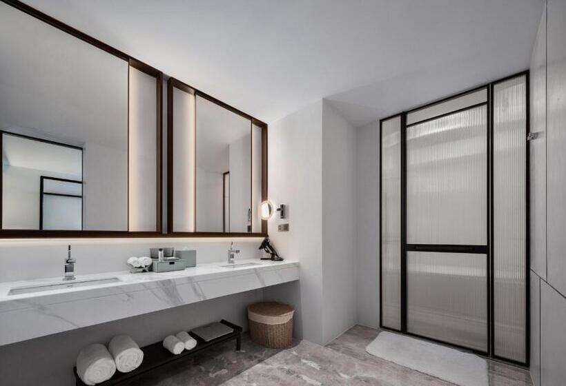 Suite with lake view, 钓鱼台毕加索酒店