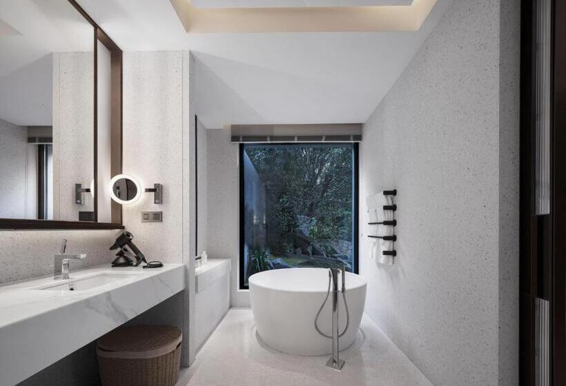 Suite with lake view, 钓鱼台毕加索酒店