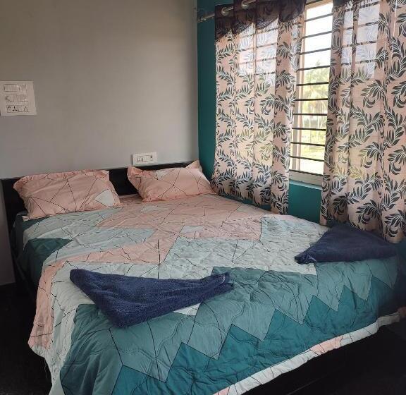 带阳台的豪华间, Cocogreen Hampi