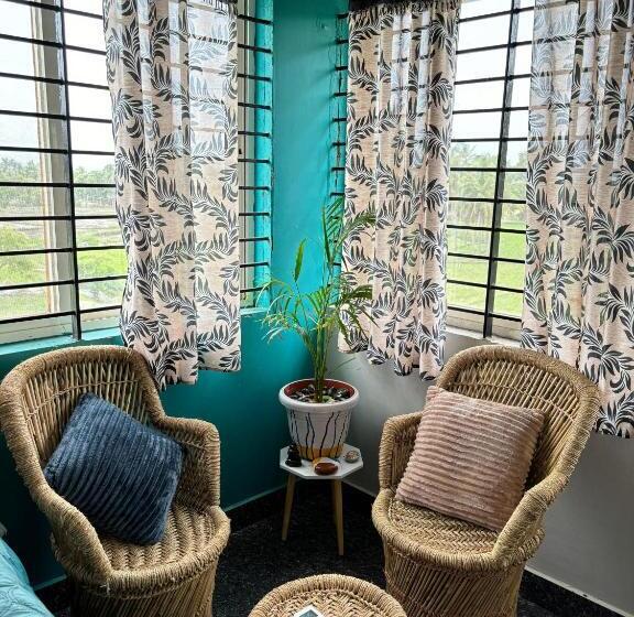 带阳台的豪华间, Cocogreen Hampi