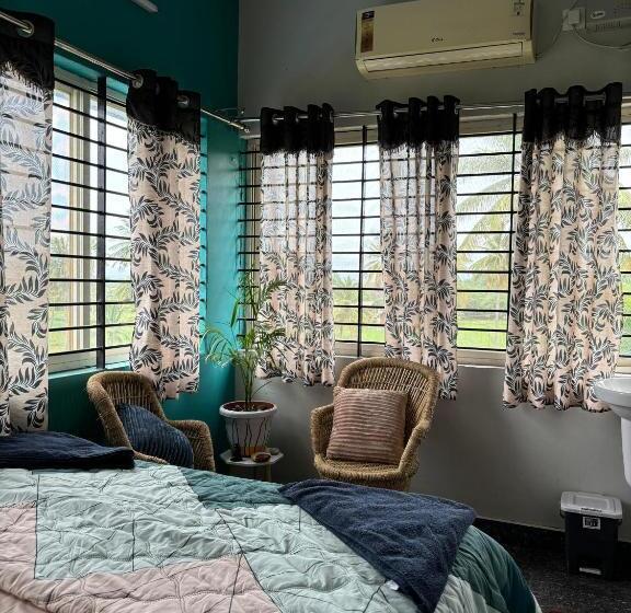 带阳台的豪华间, Cocogreen Hampi