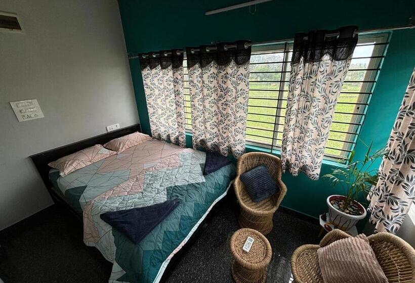 带阳台的豪华间, Cocogreen Hampi