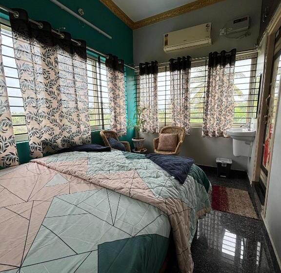 带阳台的豪华间, Cocogreen Hampi