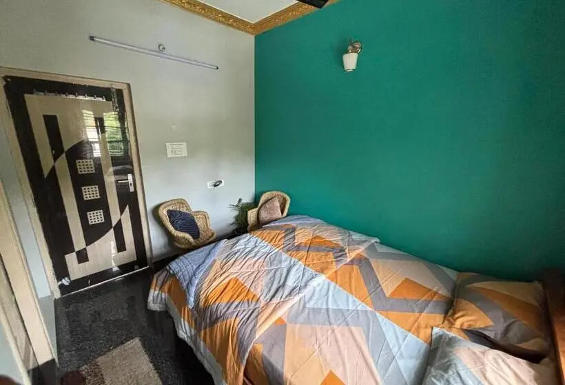 デラックスルーム, Cocogreen Hampi