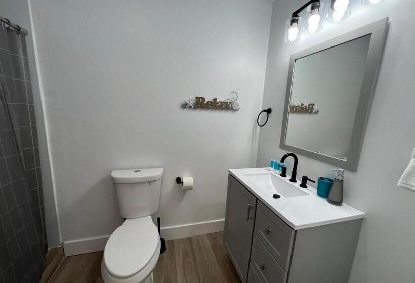 اتاق خانوادگی با چشم‌انداز دریا, Guana Beach Inn