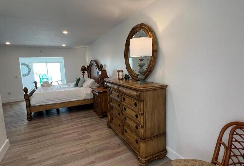 اتاق خانوادگی با چشم‌انداز دریا, Guana Beach Inn